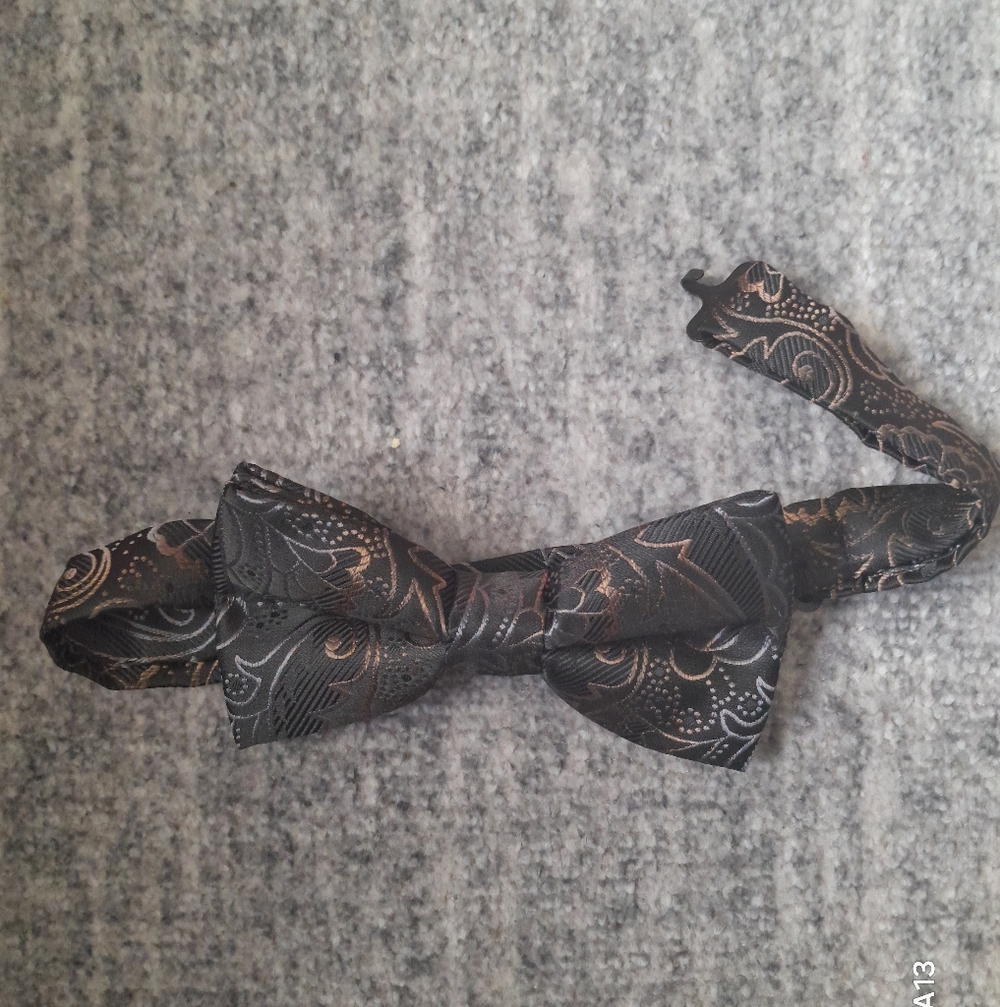 Elegant Black Paisley Bow Tie